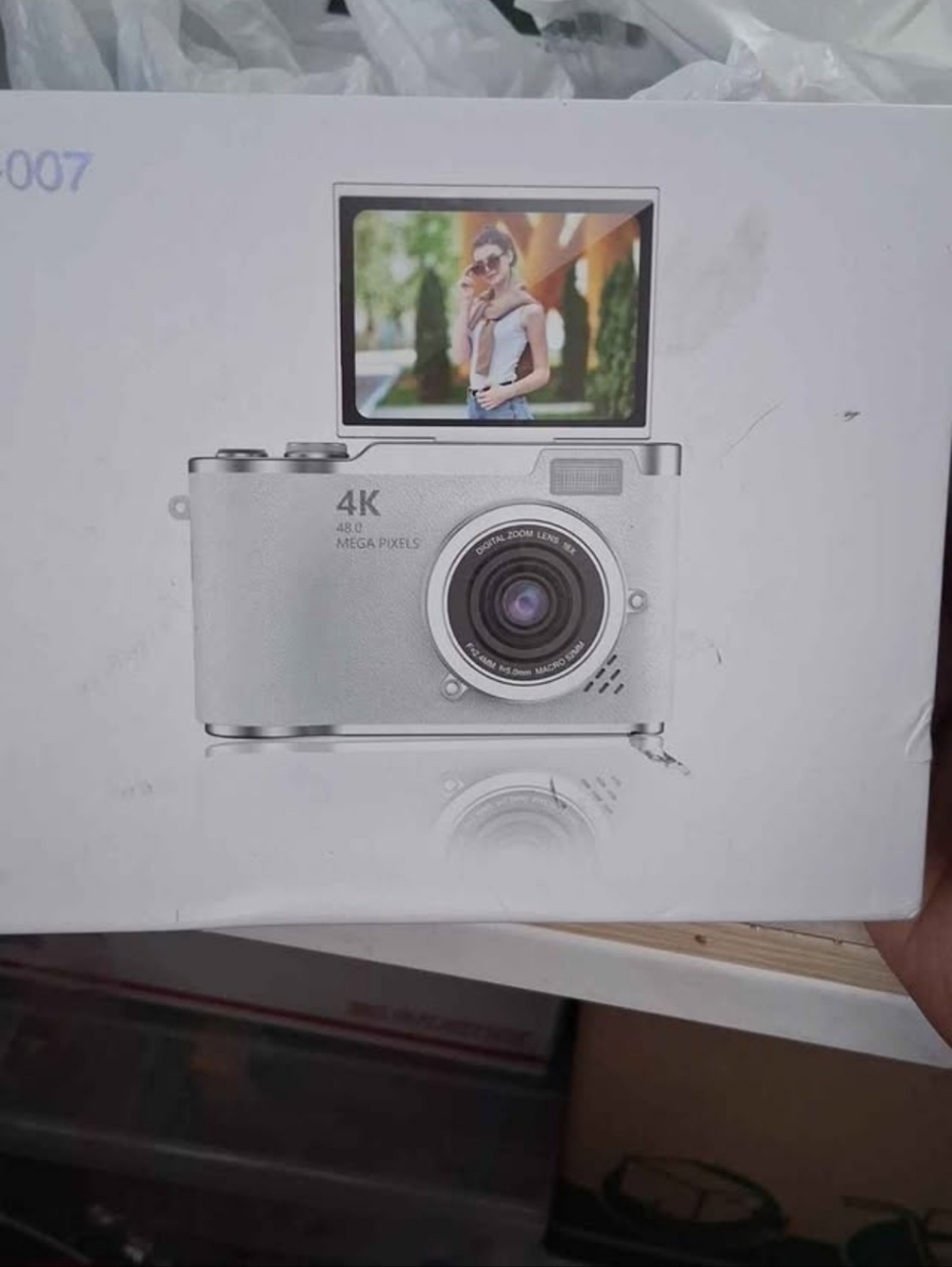 4K Digital Camera - Silver Mirrorless Style with Flip Screen